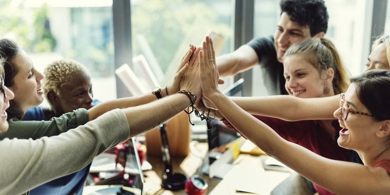 Why is learning English through a course is so beneficial?